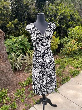 Lauren Ralph Lauren cap sleeve fit-and-flare dress - size 4